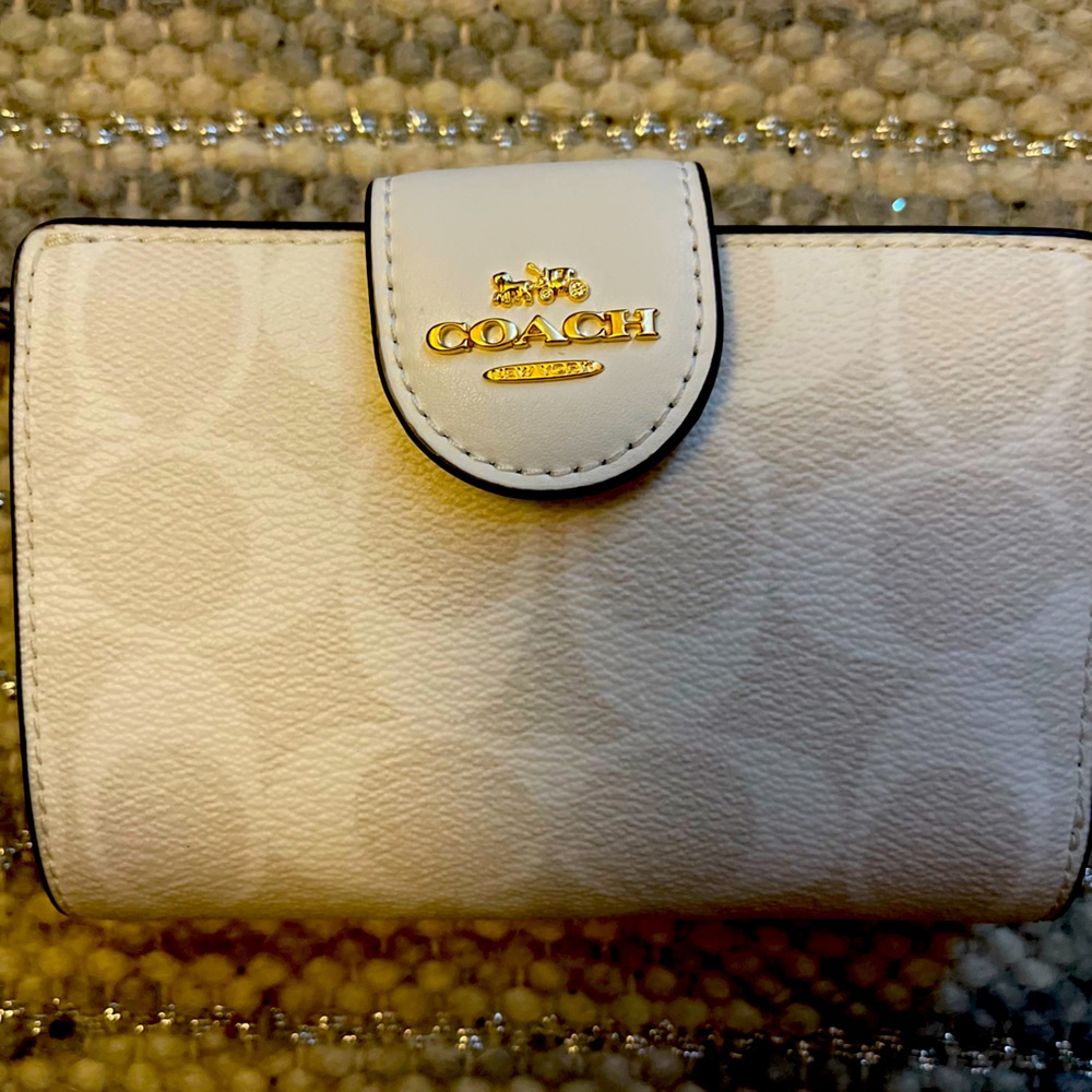 COACH WHITE WALLET